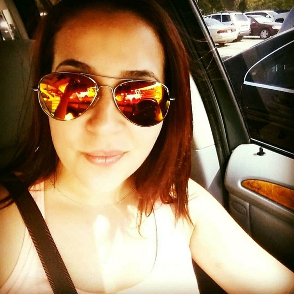 Meet your Posher, Adalis - Picture 2 of 3